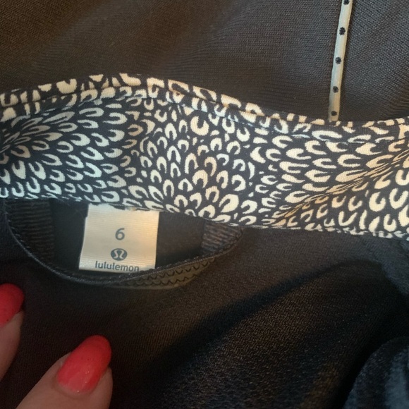 Size 6 Lululemon Jacket EUC - Picture 3 of 6